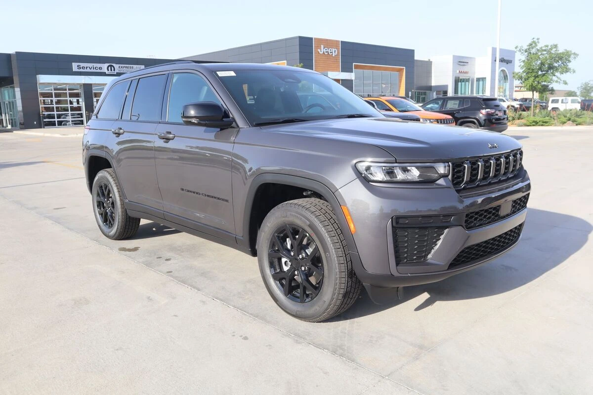 2026 Jeep Grand Cherokee Laredo Altitude 4x4's photo