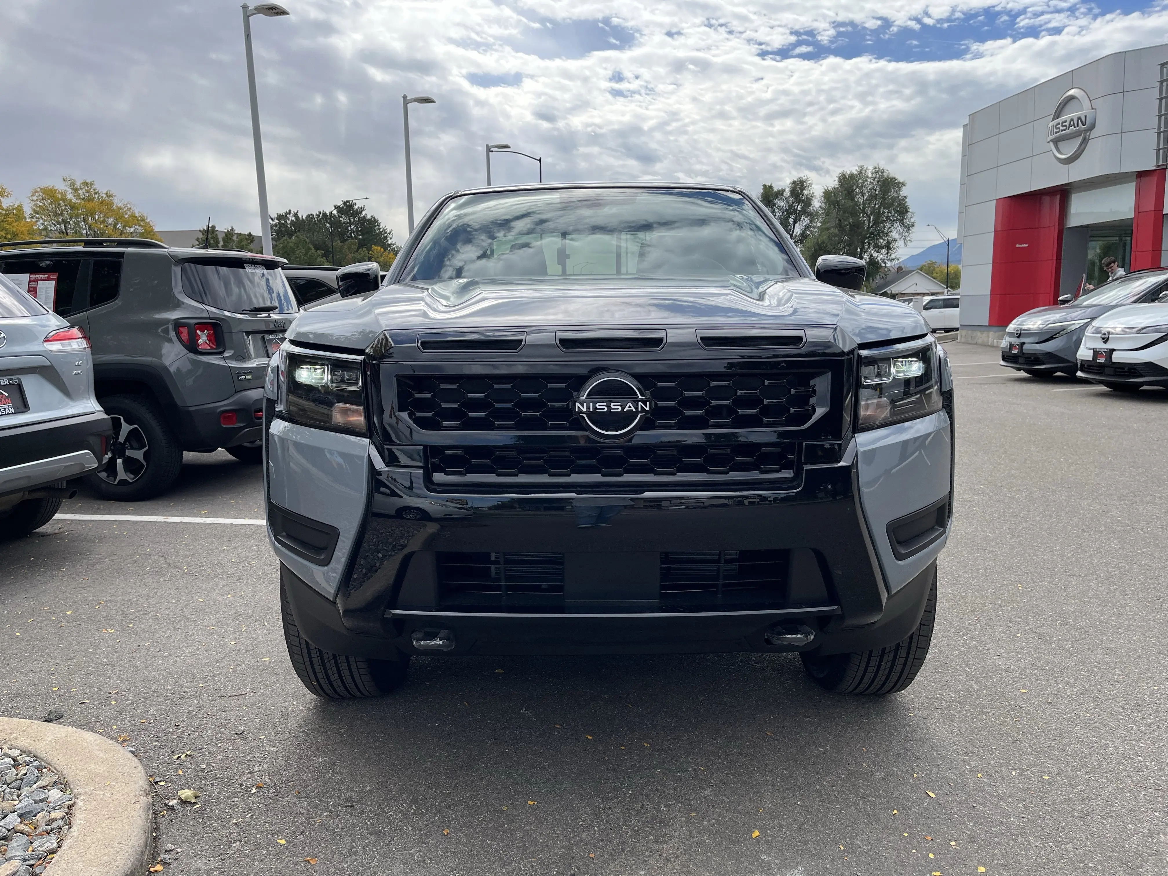 2026 Nissan Frontier Crew Cab SV photo 2