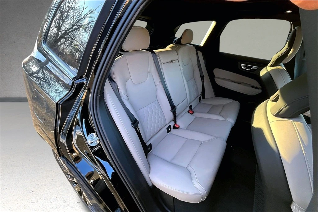 2026 Volvo - image 10