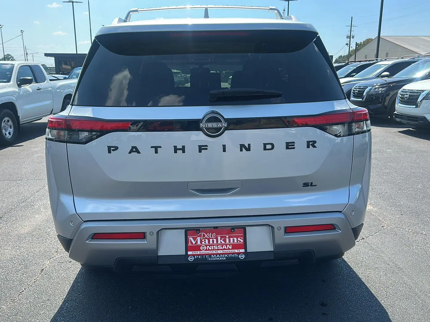 2022 Nissan Pathfinder SL photo 4