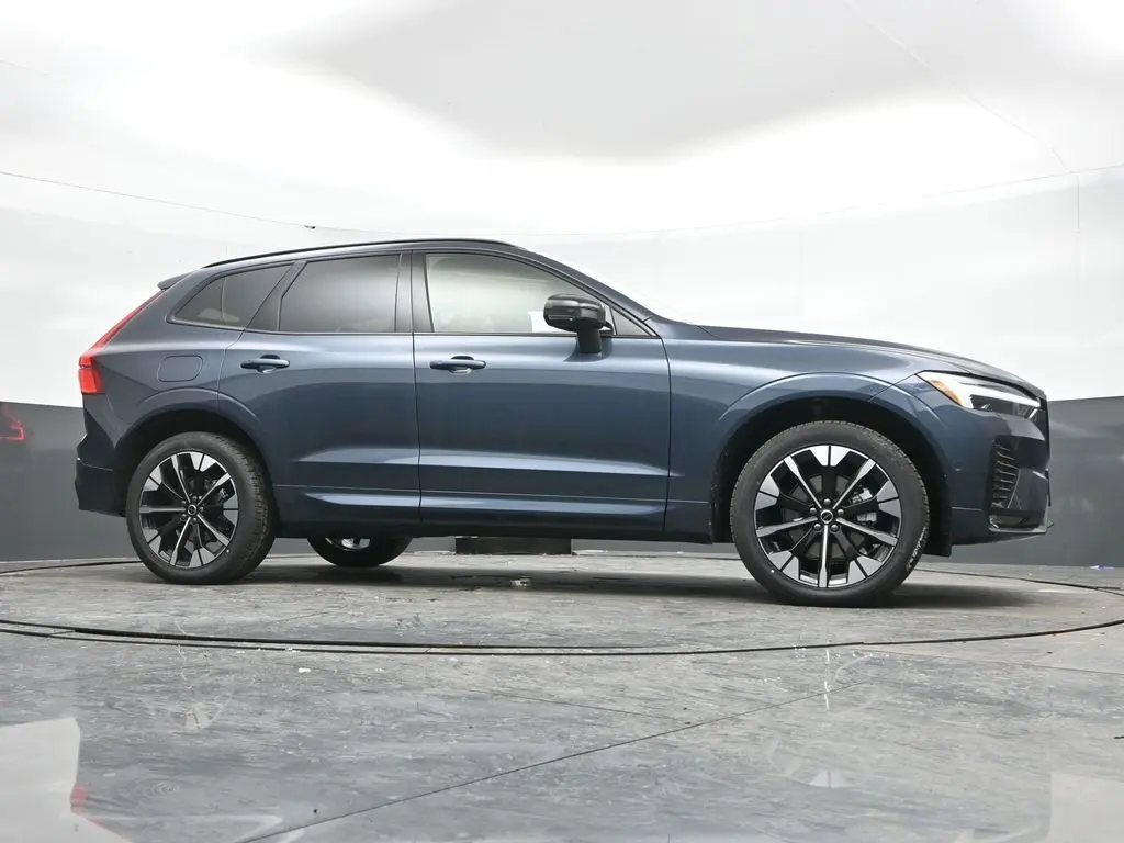 2026 Volvo - image 39