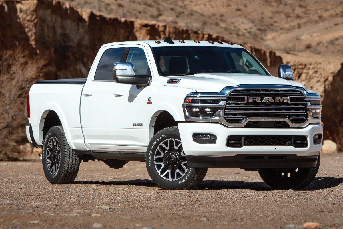 2025 RAM 2500 Exterior Passenger Side Front Profile