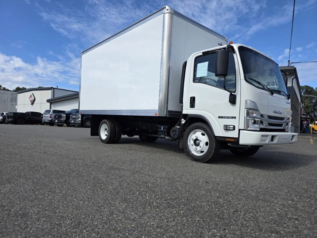 2026 Isuzu NPR — photo 2