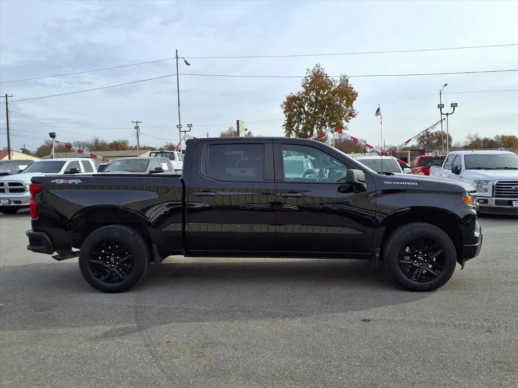 2023 Chevrolet Silverado 1500 Custom photo 2