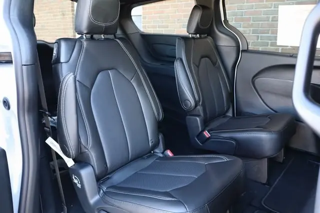 2026 Chrysler Pacifica photo 52