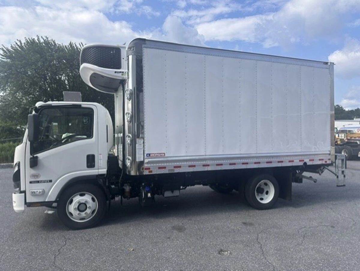 2025 Isuzu NRR in Harrisburg, PA — photo 3