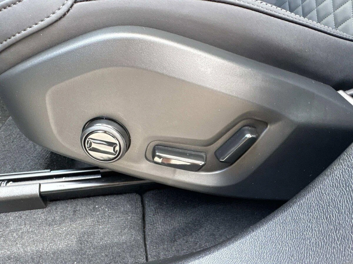 2026 Volvo - image 19