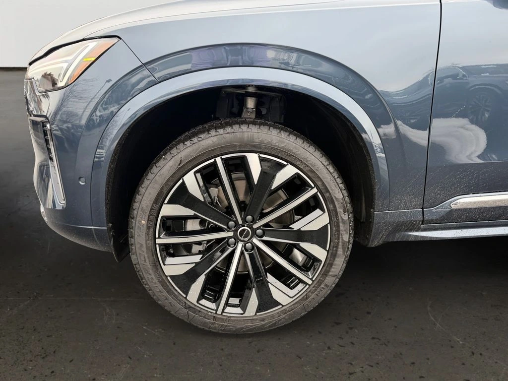 2026 Volvo - image 25