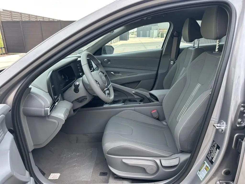 2025 Hyundai Elantra SEL Sport photo 20