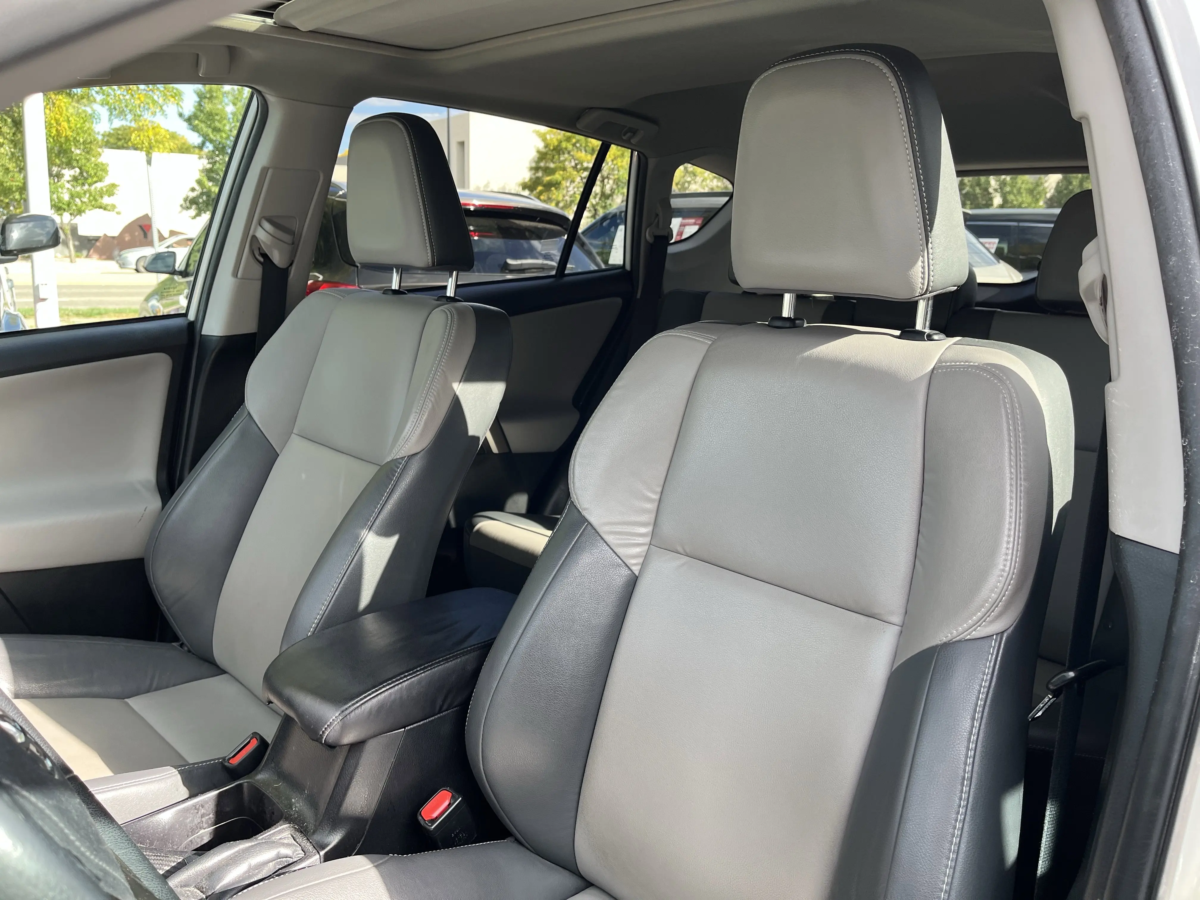 2015 Toyota RAV4 Limited photo 7