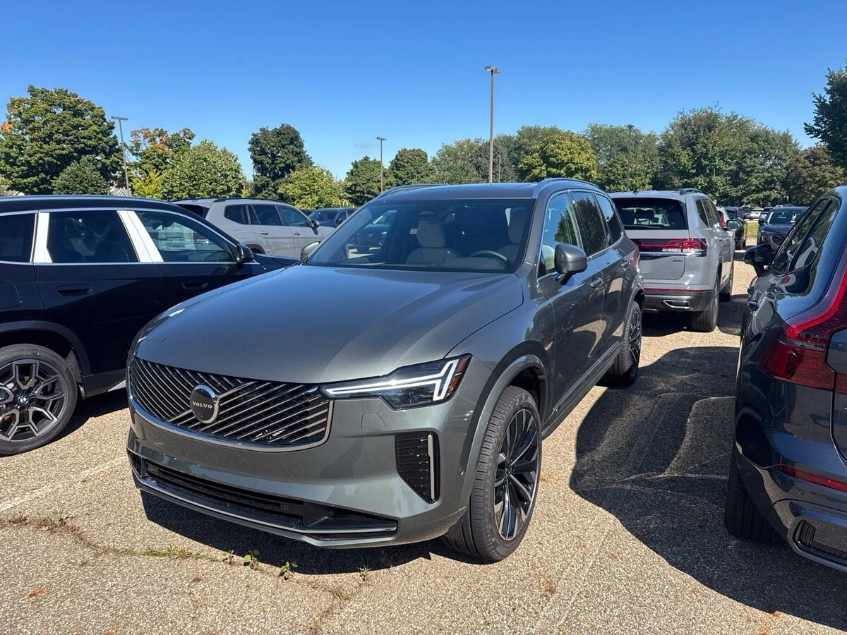 2027 Volvo XC90 Plus