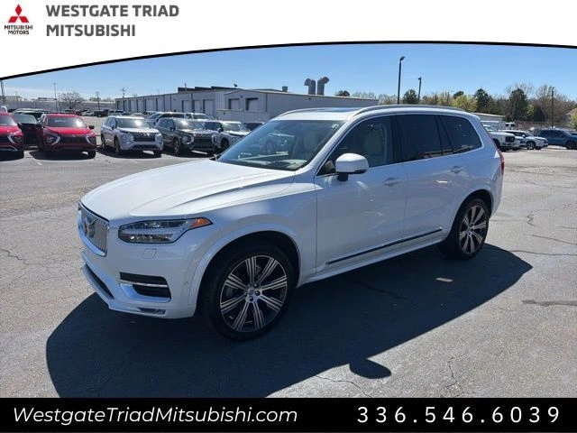 2022 Volvo - image 3