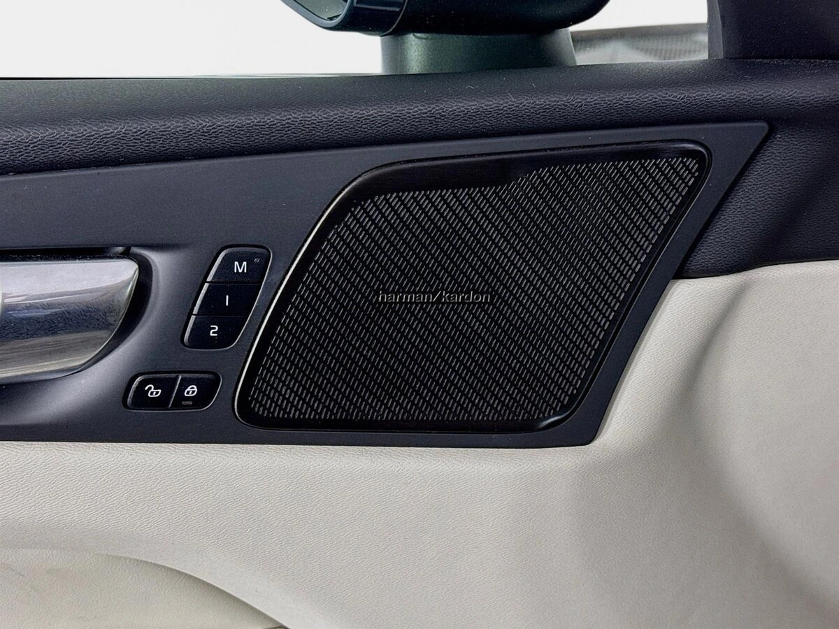 2023 Volvo - image 21