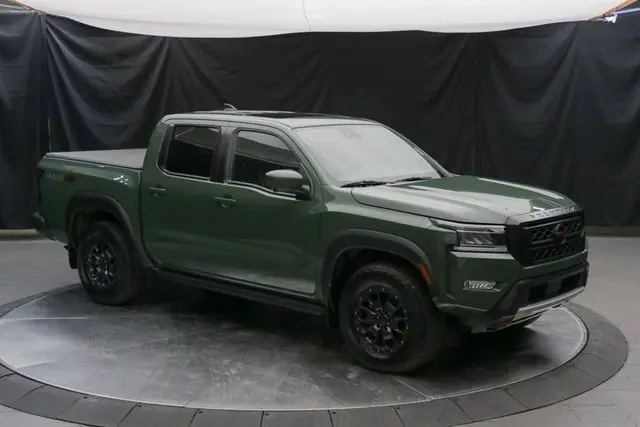2022 Nissan Frontier PRO-4X photo 2