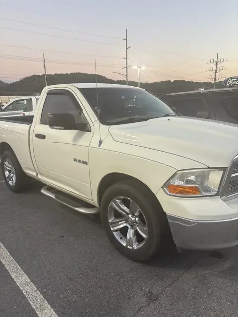 2009 Dodge Ram SLT photo 3