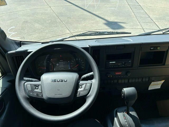 2025 Isuzu NPR - image 4
