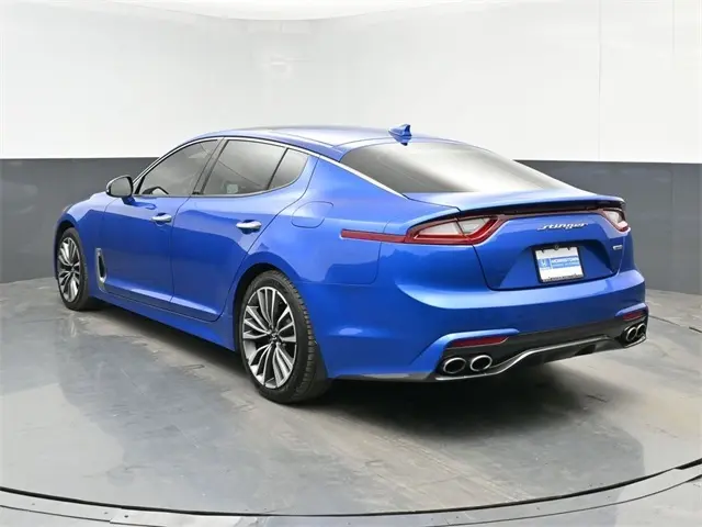 2018 Kia Stinger Premium photo 3