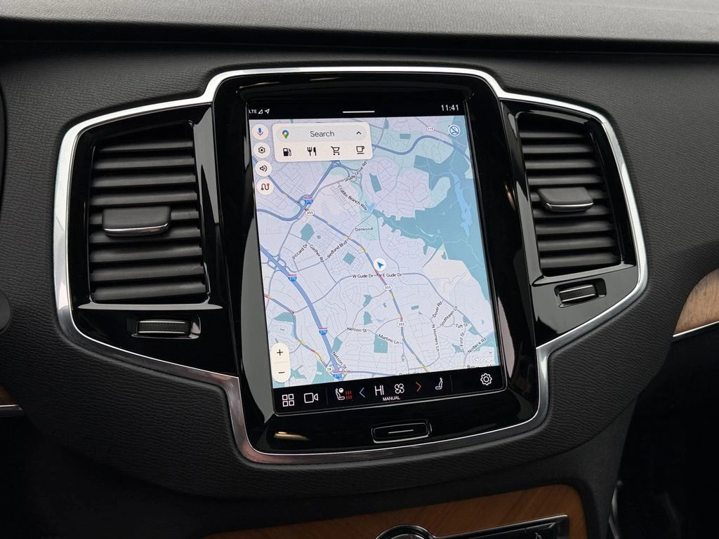 2025 Volvo - image 20