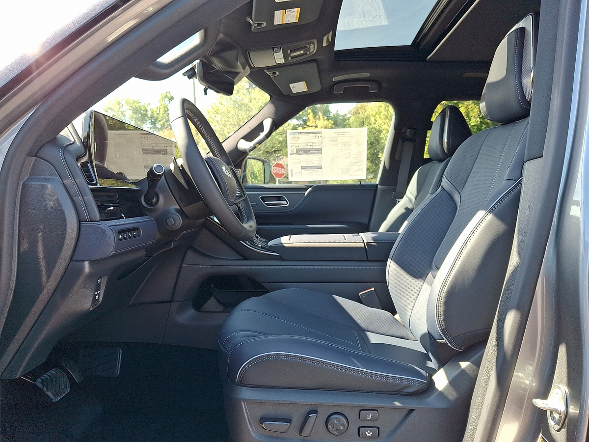 2026 Infiniti QX80 Sensory photo 4