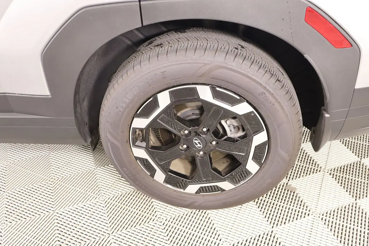 2025 Hyundai Santa Fe SEL photo 2