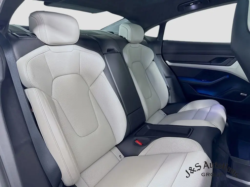 2021 Porsche Taycan Turbo photo 30