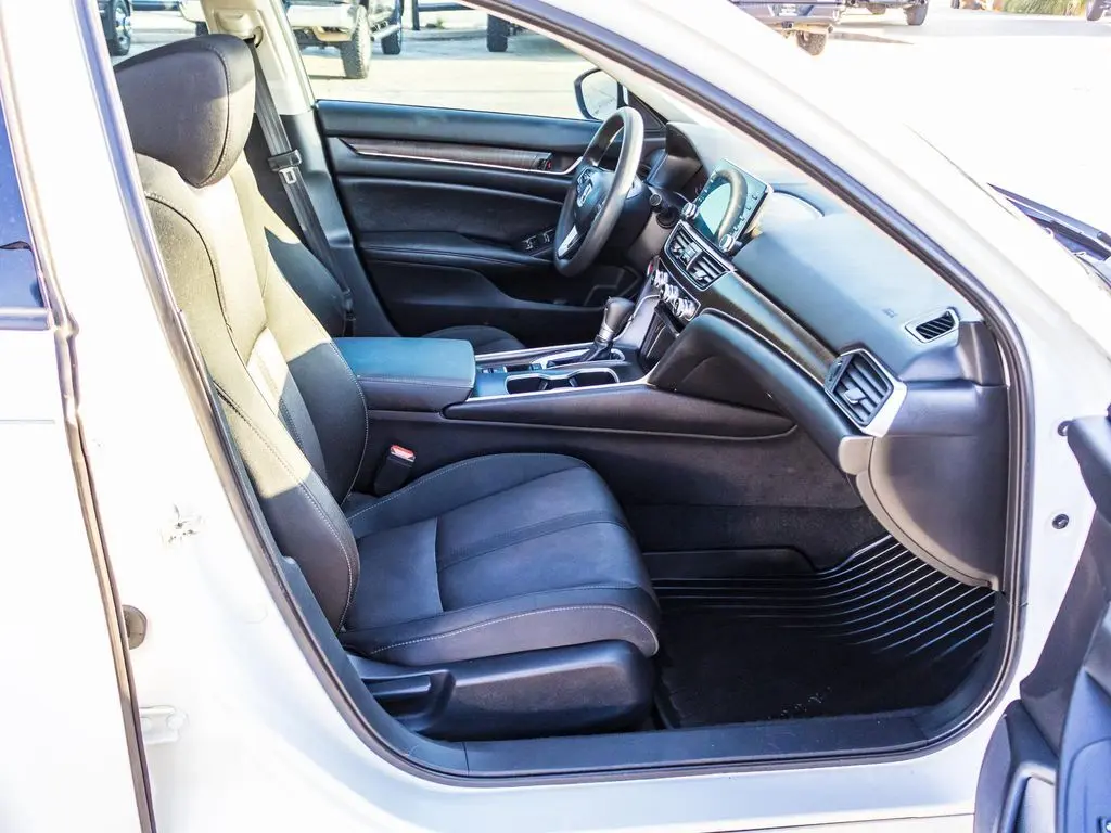 2019 Honda Accord EX photo 13