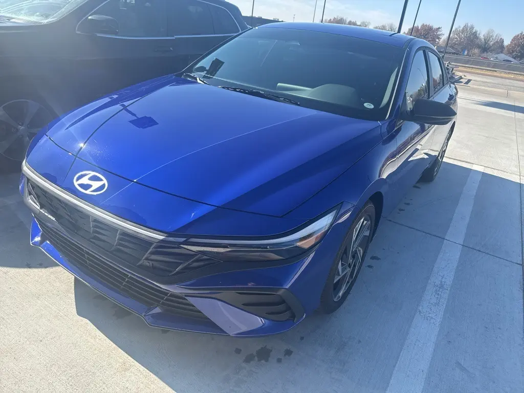 2025 Hyundai Elantra SEL's photo