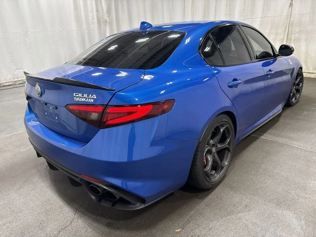 2023 Alfa Romeo Giulia Quadrifoglio photo 4