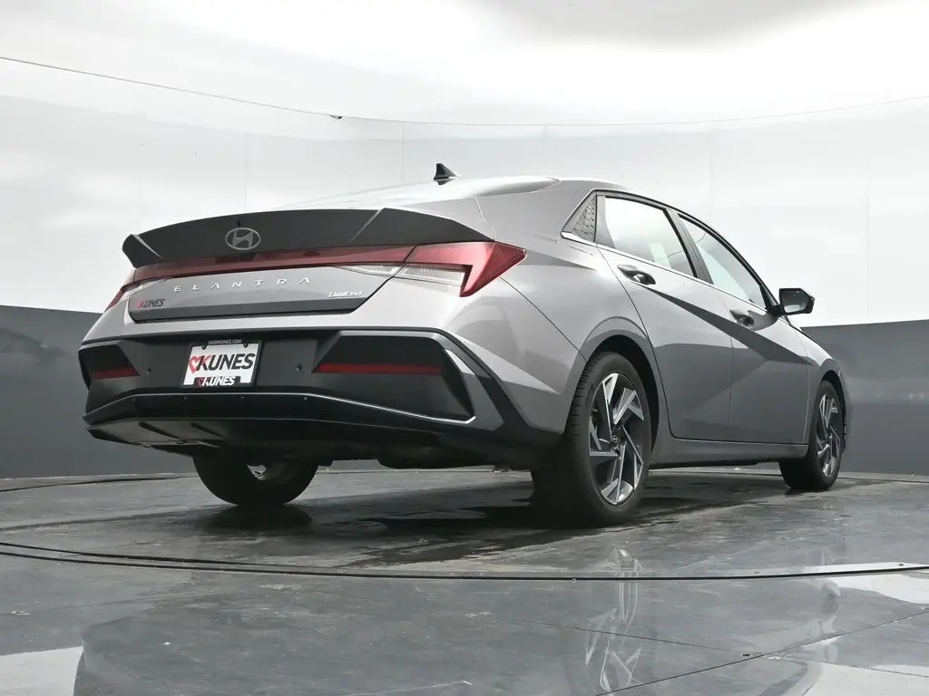 2024 Hyundai Elantra Limited photo 36