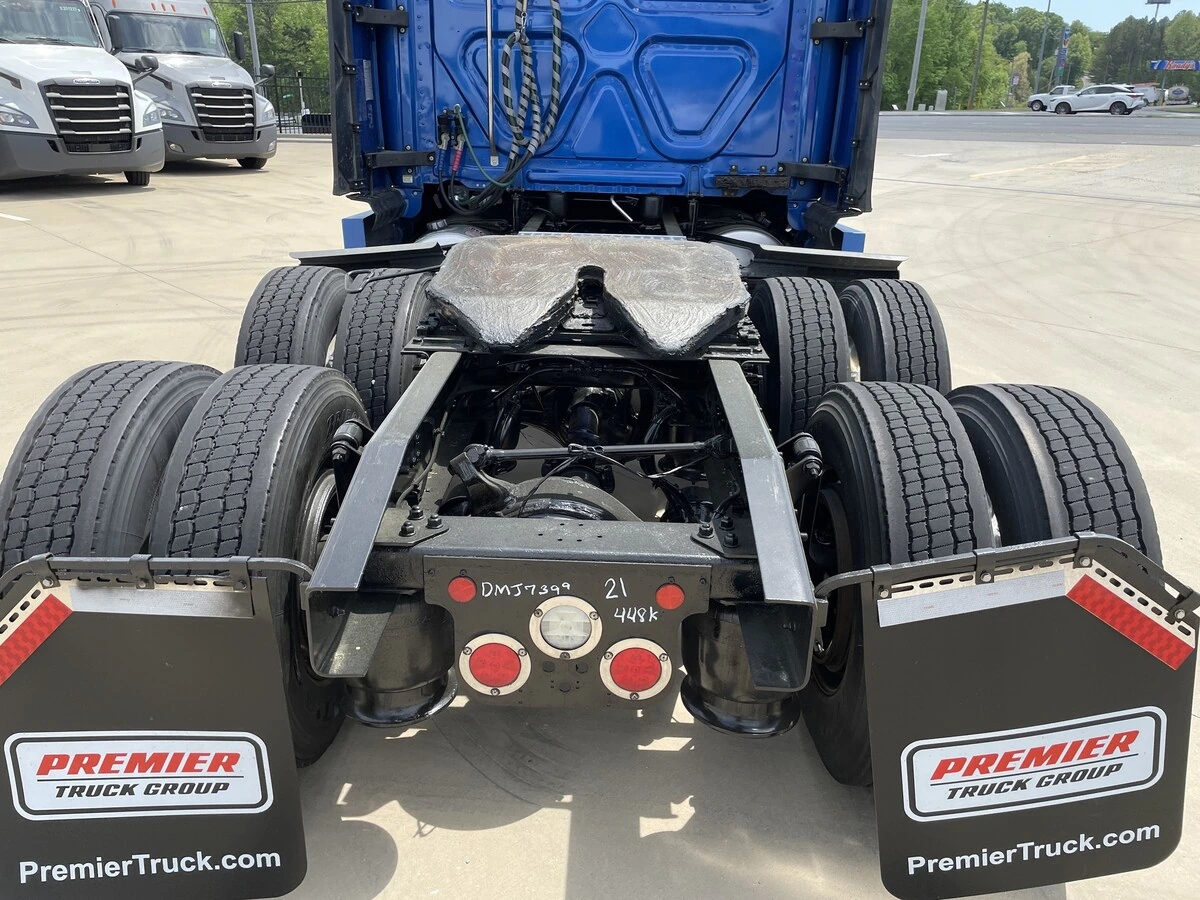 2021 Freightliner Cascadia - image 9