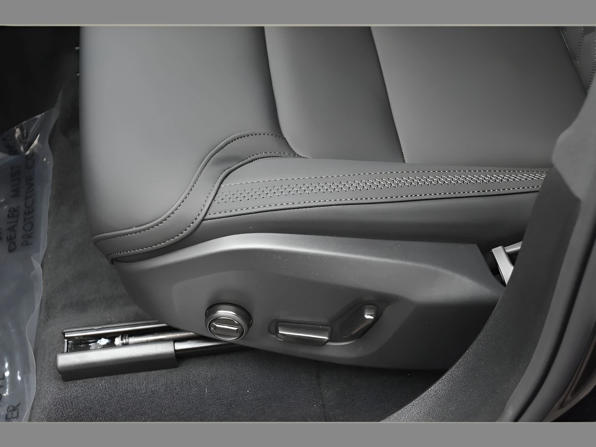 2026 Volvo XC90 Plus - Photo 31