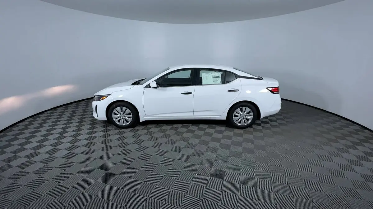 2025 Nissan Sentra S photo 4