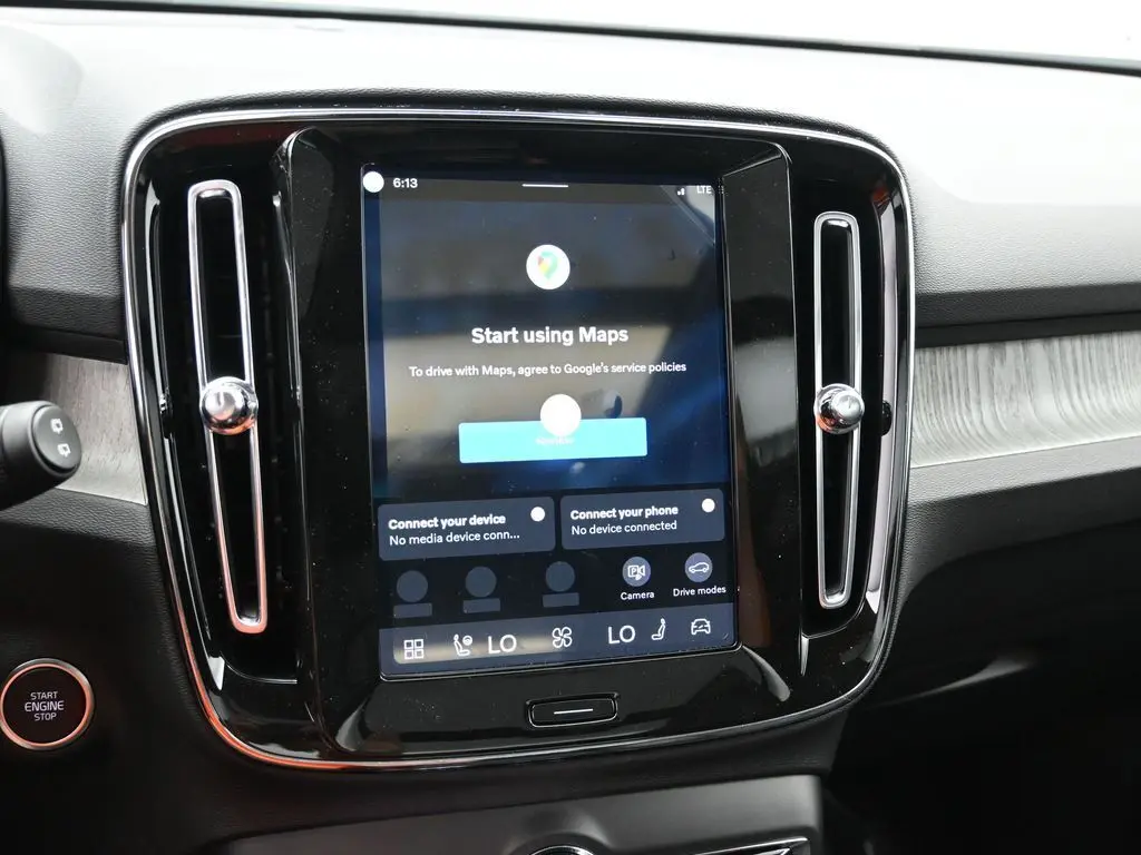 2026 Volvo - image 12