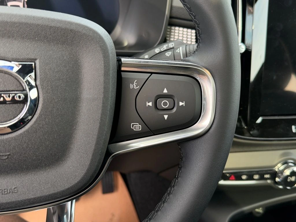 2026 Volvo - image 17