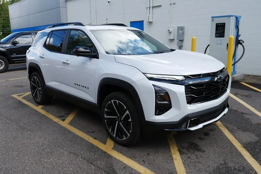 2026 Chevrolet Equinox RS photo 2