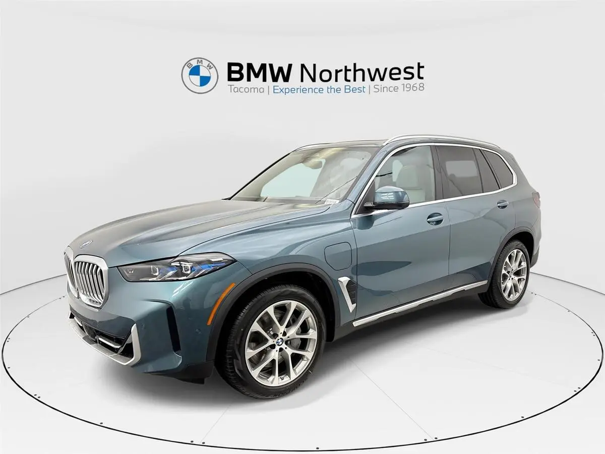 2026 BMW X5 50e's photo