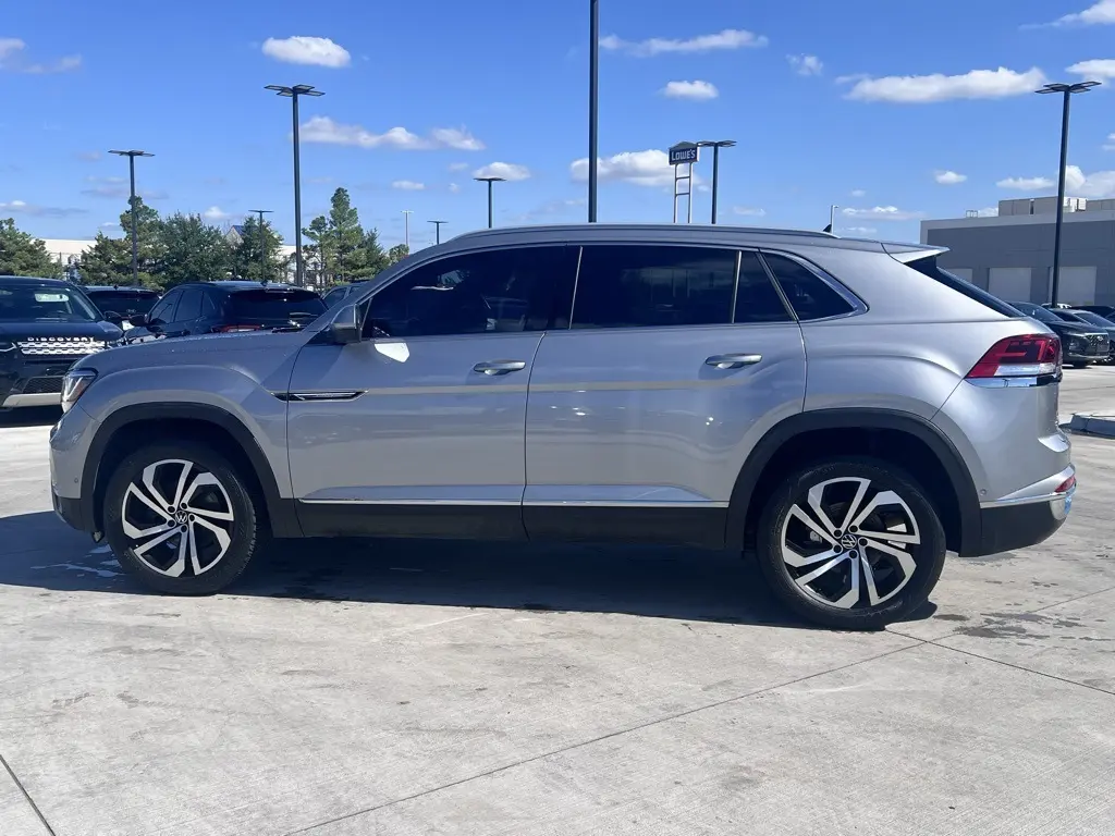 2020 Volkswagen Atlas Cross Sport V6 SEL Premium photo 2