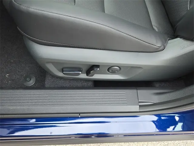 2026 Nissan Rogue SV photo 28