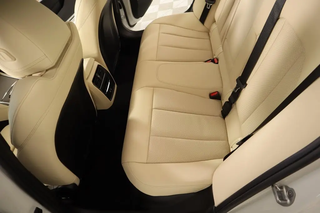 2025 Bmw 330i photo 13