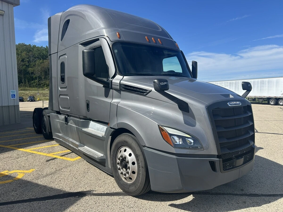 2022 Freightliner Cascadia — photo 3