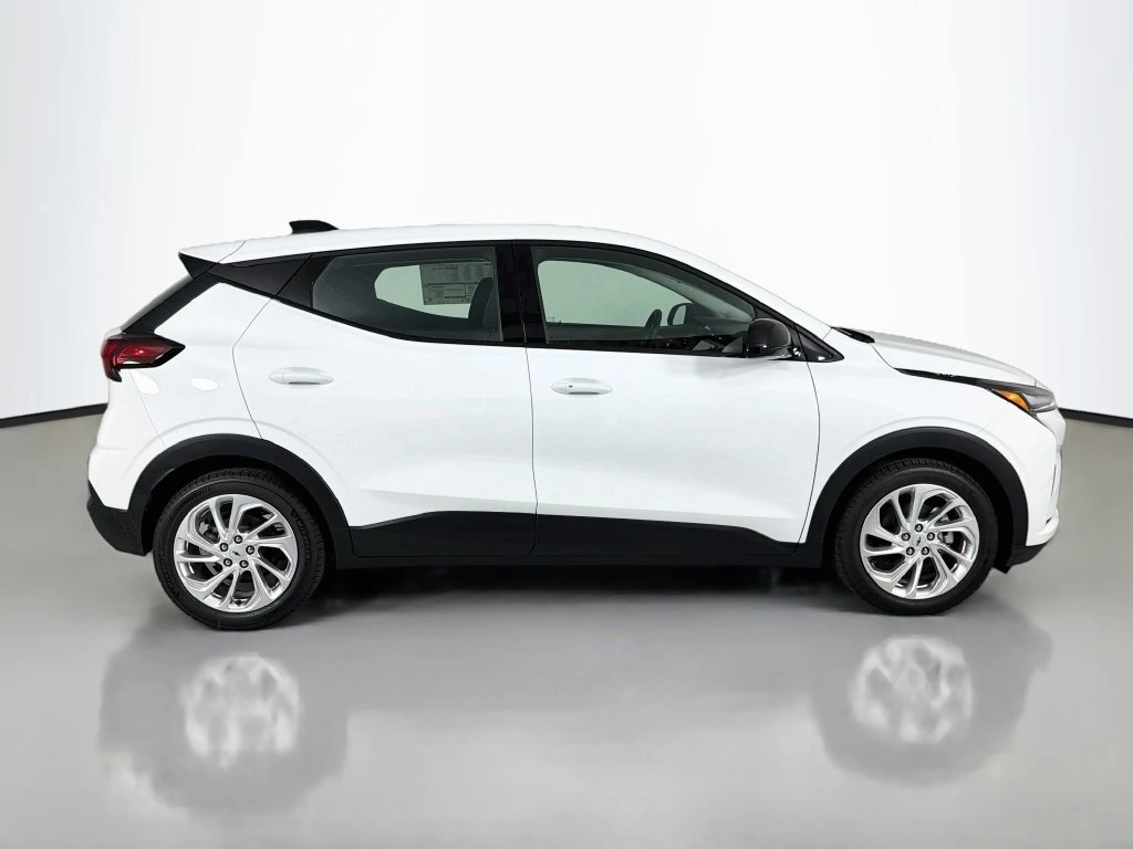 2027 Chevrolet Bolt EV LT - Photo 8