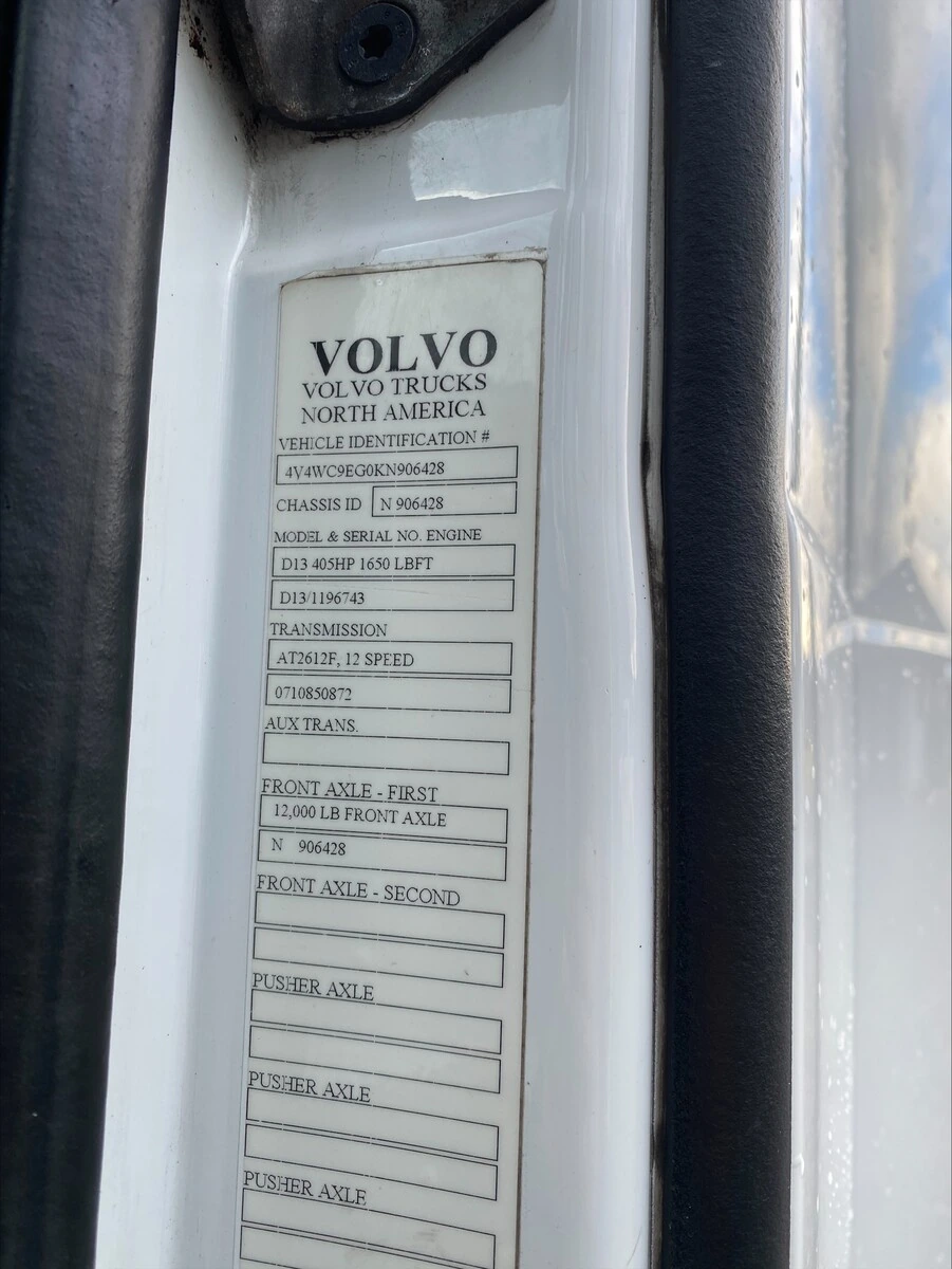 2019 Volvo VNL 860 - image 11