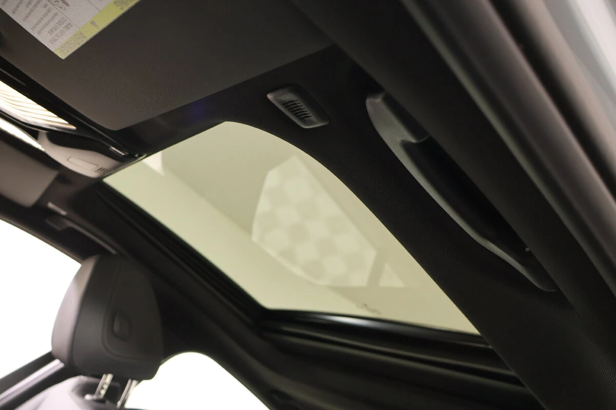 2026 BMW 3 Series 330i - Photo 15