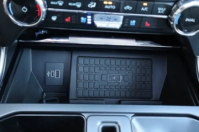 2025 Ford F-150 Platinum photo 10