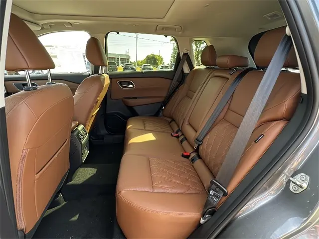 2026 Nissan Rogue Platinum photo 13