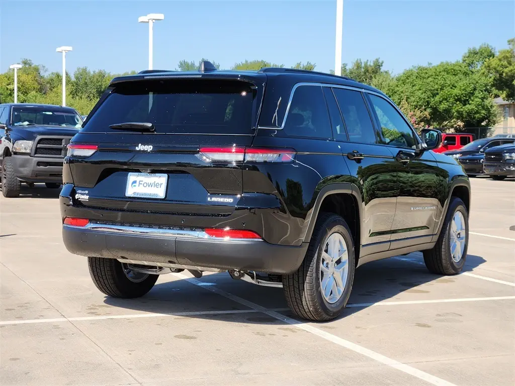 2025 Jeep Grand Cherokee Laredo X photo 4