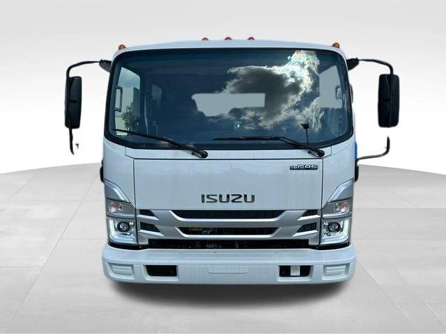 2025 Isuzu NPR - image 3