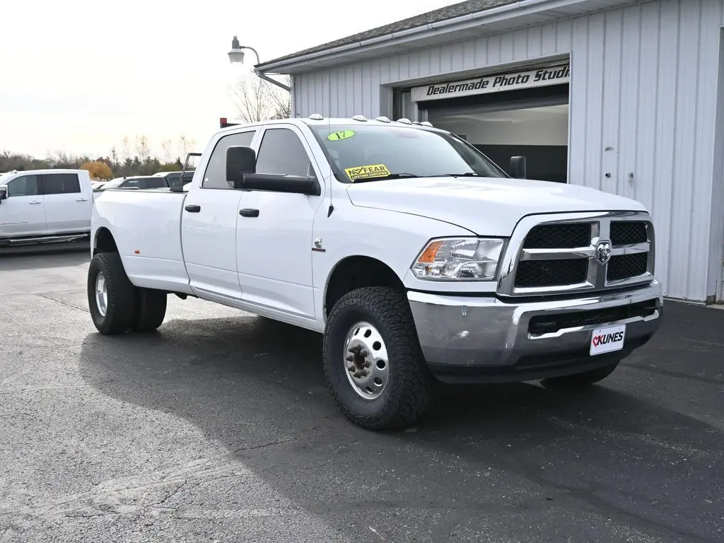 2017 Ram 3500 Tradesman photo 2
