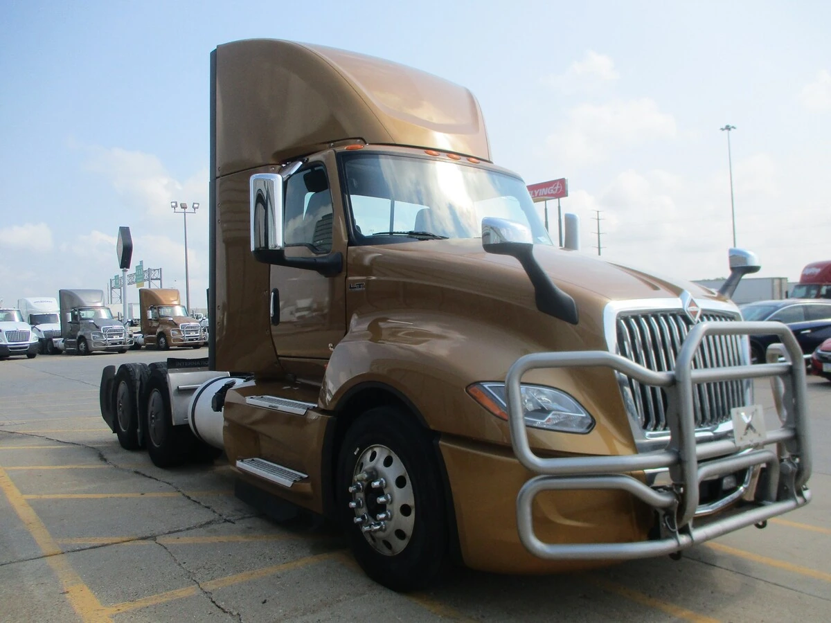2022 International LT in Altoona, IA — photo 3