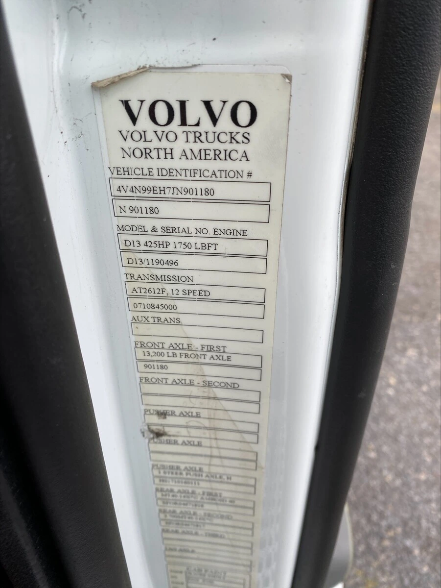 2018 Volvo VNL 860 - image 15